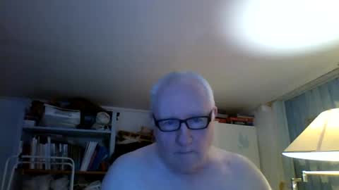 Snapshot of kukken18 chatting on May 2, 8:52 am Kukken18 online show from May 2, 8:52 am