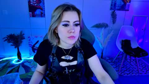 Snapshot of kumiho_7777 chatting on May 10, 8:41 am Eileen online show from May 10, 8:41 am