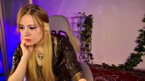 Snapshot of kumiho_7777 chatting on June 7, 9:13 am Eileen online show from June 7, 9:13 am