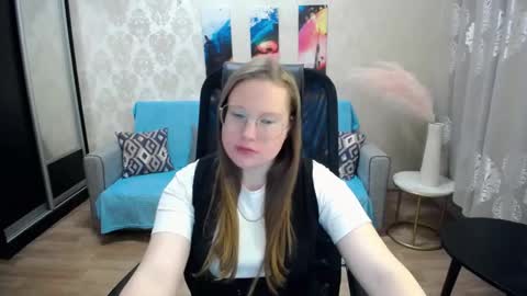 kuri_u online show from January 7, 11:56 am