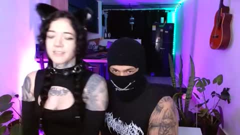 Snapshot of kuro_shir0 chatting on April 11, 1:54 am kuro_shir0 online show from April 11, 1:54 am