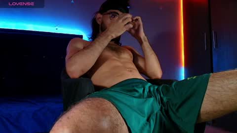 kuzzcoo online show from April 7, 1:06 am