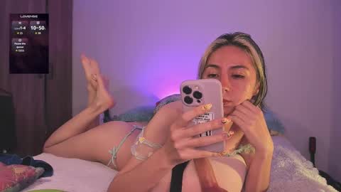 Snapshot of kxss_krawl chatting on October 17, 10:45 pm Aria Kess online show from October 17, 10:45 pm