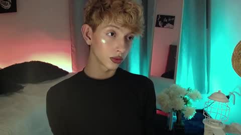 Kyle Cooper online show from December 9, 1:18 am