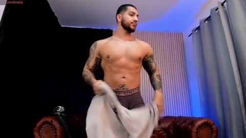 kylenorth_ online show from April 13, 2:33 pm