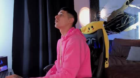 kylesmithx_ online show from December 15, 5:01 am