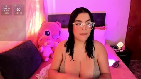 Kylie  online show from December 16, 6:24 pm