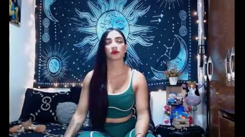Snapshot of kylie_capricorn chatting on June 15, 8:33 pm kylie online show from June 15, 8:33 pm