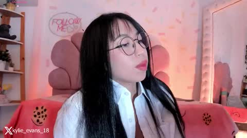 Snapshot of kylie_evans_18 chatting on March 2, 5:08 am Kylie online show from March 2, 5:08 am