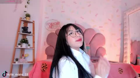 Snapshot of kylie_evans_18 chatting on March 2, 7:15 am Kylie online show from March 2, 7:15 am