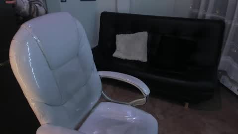 kylie online show from February 25, 1:06 pm