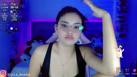 k ylie online show from February 5, 9:07 pm