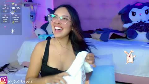 k ylie online show from February 6, 12:11 am