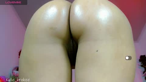 k ylie online show from March 2, 12:20 am