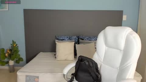 Kylie Reyes  online show from January 14, 7:43 pm