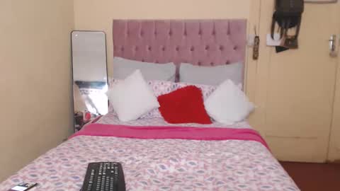 Snapshot of kyliebbc chatting on November 29, 5:54 am kyliebbc online show from November 29, 5:54 am