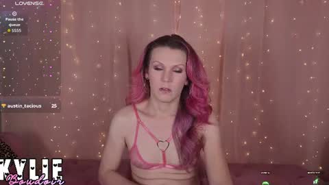 Snapshot of kylieboudoir chatting on June 30, 5:30 am Kylie Boudoir online show from June 30, 5:30 am