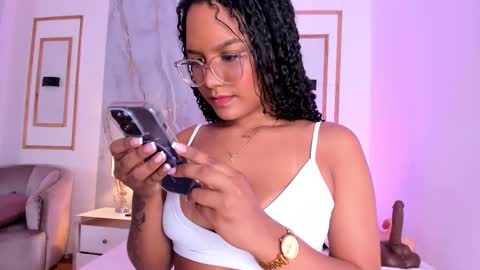 Kylie  online show from September 27, 7:19 pm