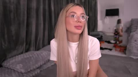 Kylie online show from October 28, 9:17 pm