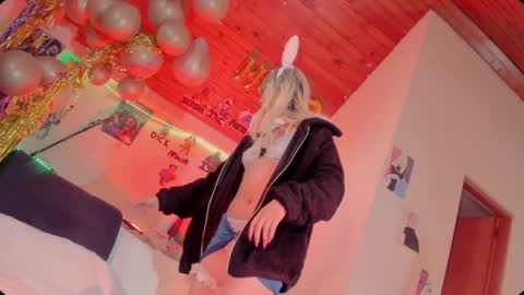Snapshot of kyliekandy chatting on January 24, 9:58 pm   online show from January 24, 9:58 pm
