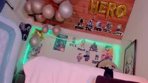 Snapshot of kyliekandy chatting on March 9, 12:31 am   online show from March 9, 12:31 am