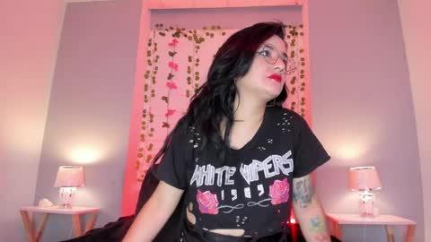 Snapshot of kyliemaxwell chatting on January 22, 11:34 am K Y L I E online show from January 22, 11:34 am