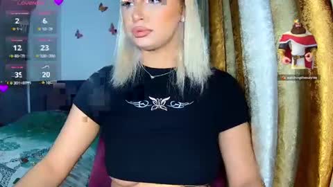 Snapshot of kylieoneadams chatting on November 1, 9:28 pm kylie online show from November 1, 9:28 pm