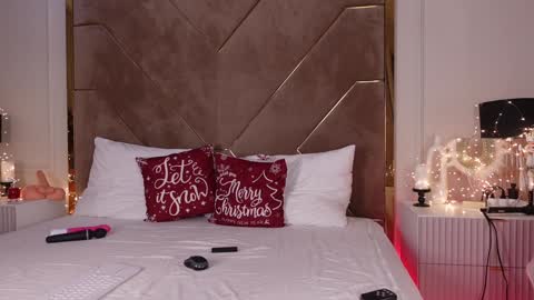 Kylie  online show from December 29, 3:03 pm