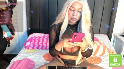 kylie white boobs online show from February 10, 7:49 pm
