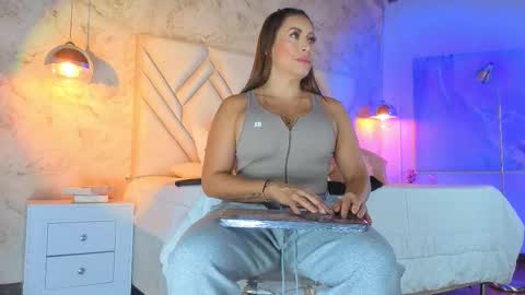 Snapshot of kylle_2050 chatting on February 9, 11:25 am Kyle online show from February 9, 11:25 am