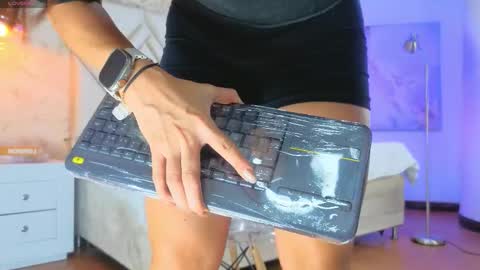 Snapshot of kylle_2050 chatting on February 17, 11:18 am Kyle online show from February 17, 11:18 am