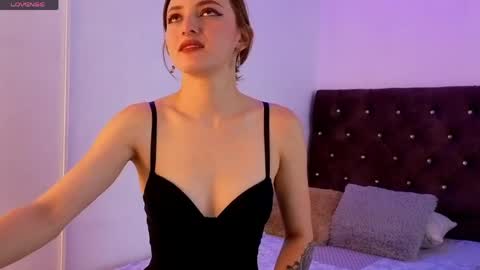 Snapshot of kyra_honey chatting on May 6, 9:09 pm kyra_honey online show from May 6, 9:09 pm