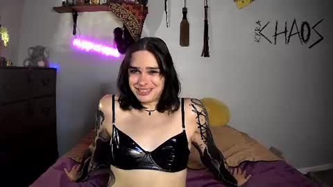Snapshot of kyrachaos chatting on June 9, 12:44 am Kyra Chaos online show from June 9, 12:44 am
