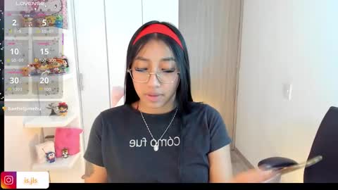 Snapshot of kyy_isa chatting on October 15, 4:12 am IG  online show from October 15, 4:12 am