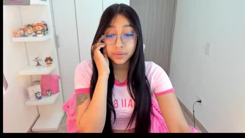 Snapshot of kyy_isa chatting on October 17, 4:26 am IG  online show from October 17, 4:26 am