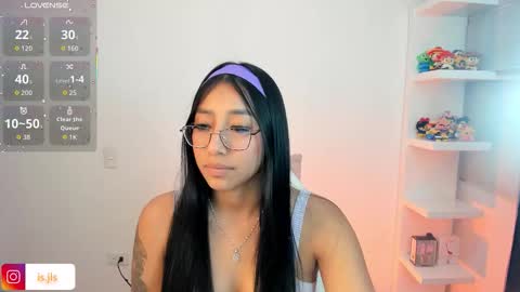 Snapshot of kyy_isa chatting on November 4, 1:48 am IG  online show from November 4, 1:48 am