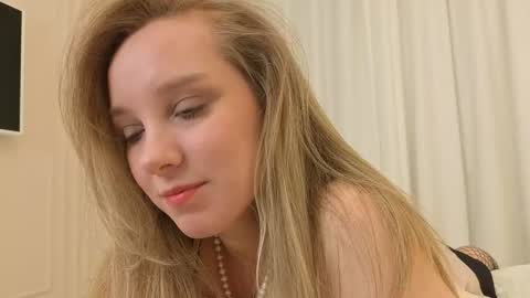 lina online show from December 21, 9:33 pm