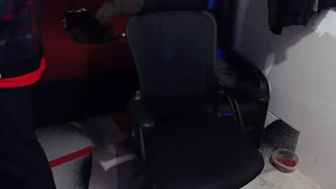 l1v1nth3dr3am online show from January 18, 8:34 pm