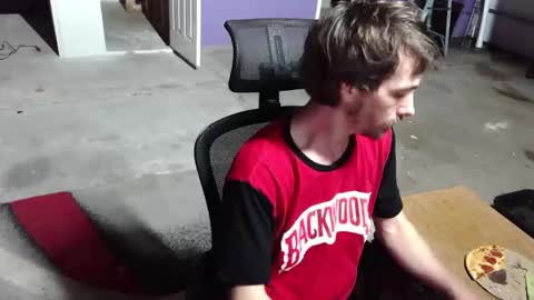 l1v1nth3dr3am online show from March 9, 5:22 am