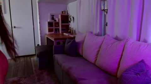 Snapshot of l_and_elle chatting on February 19, 12:57 am Giselle online show from February 19, 12:57 am