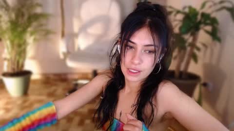 Snapshot of l_e_a chatting on December 11, 4:39 am l_e_a online show from December 11, 4:39 am