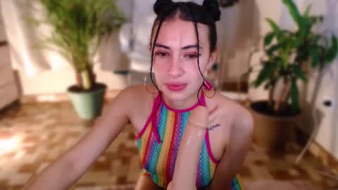 Snapshot of l_e_a chatting on March 12, 5:57 am l_e_a online show from March 12, 5:57 am