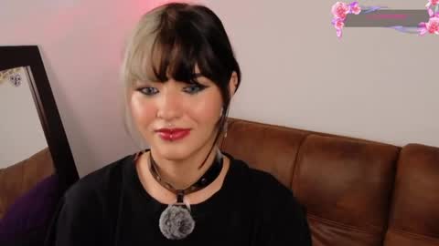 Snapshot of la_diabla_111_ chatting on May 27, 9:34 pm Karime online show from May 27, 9:34 pm