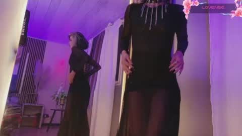 Snapshot of la_diabla_111_ chatting on June 14, 2:57 am Karime online show from June 14, 2:57 am
