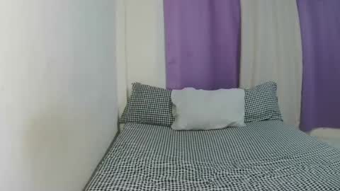 Snapshot of la_ura chatting on July 13, 2:31 pm Laura online show from July 13, 2:31 pm