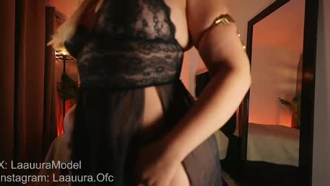 Snapshot of laauura_1 chatting on April 7, 10:09 pm Only Fans laauura online show from April 7, 10:09 pm