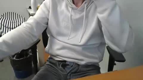 labelette007 online show from January 9, 2:42 pm