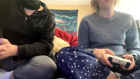 lacedinsin online show from April 15, 6:15 pm