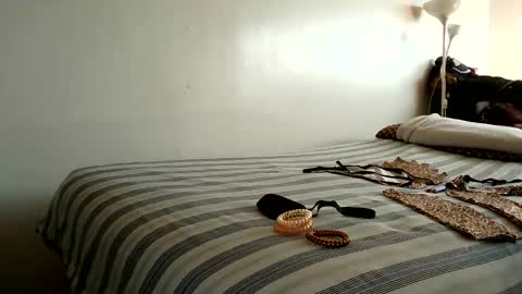 lachickadelbronx online show from March 23, 2:21 pm