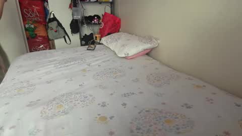 Snapshot of lachickadelbronx chatting on May 2, 1:27 pm lachickadelbronx online show from May 2, 1:27 pm